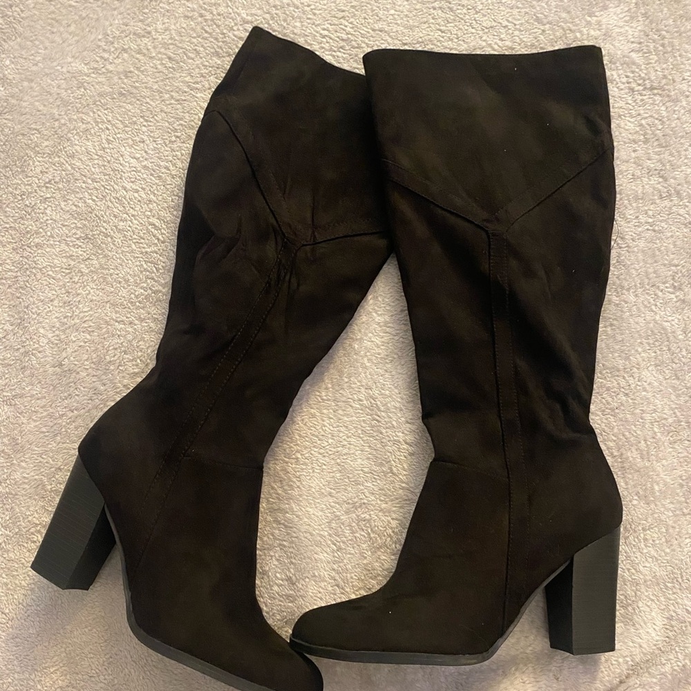 Elegant Black Knee-High Boots
